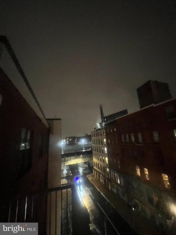 Building Photo - 401 Race St