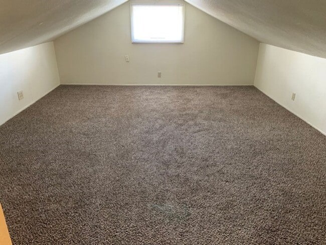 Building Photo - Updated 4 Bedroom ~ 1 Bathroom House Near ...