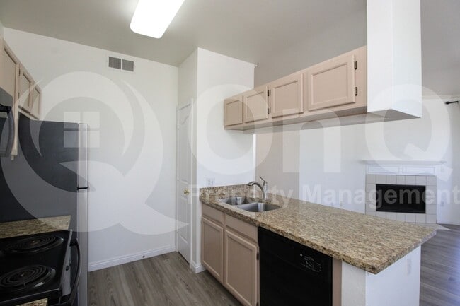 Building Photo - 16013 S Desert Foothills Pkwy