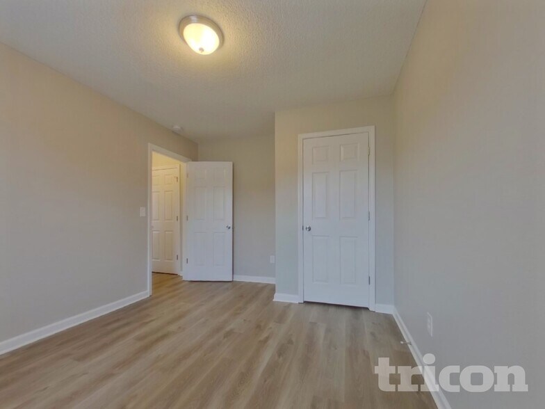 Building Photo - 558 Robins Egg Dr