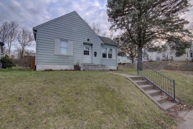 Building Photo - 1802 18th Ave