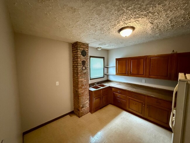 Building Photo - 2 Bed 1 Bath with a 2 Room Loft - Section ...