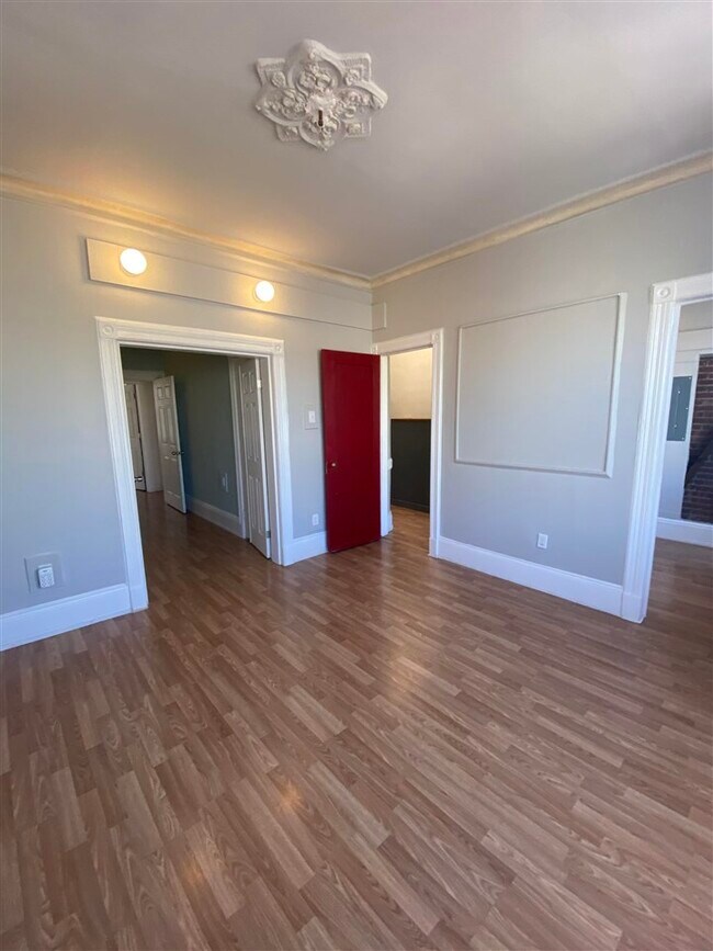Building Photo - 404 67th St