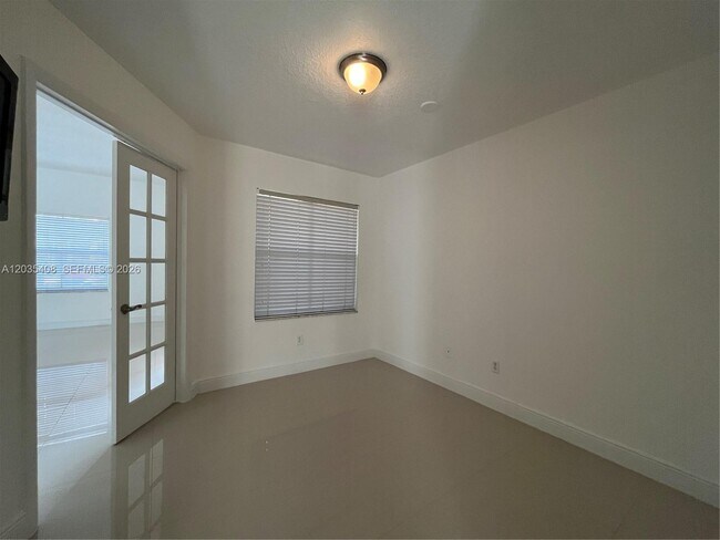 Building Photo - 4941 Tradewinds Ter