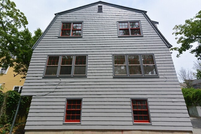 Building Photo - 9 State St
