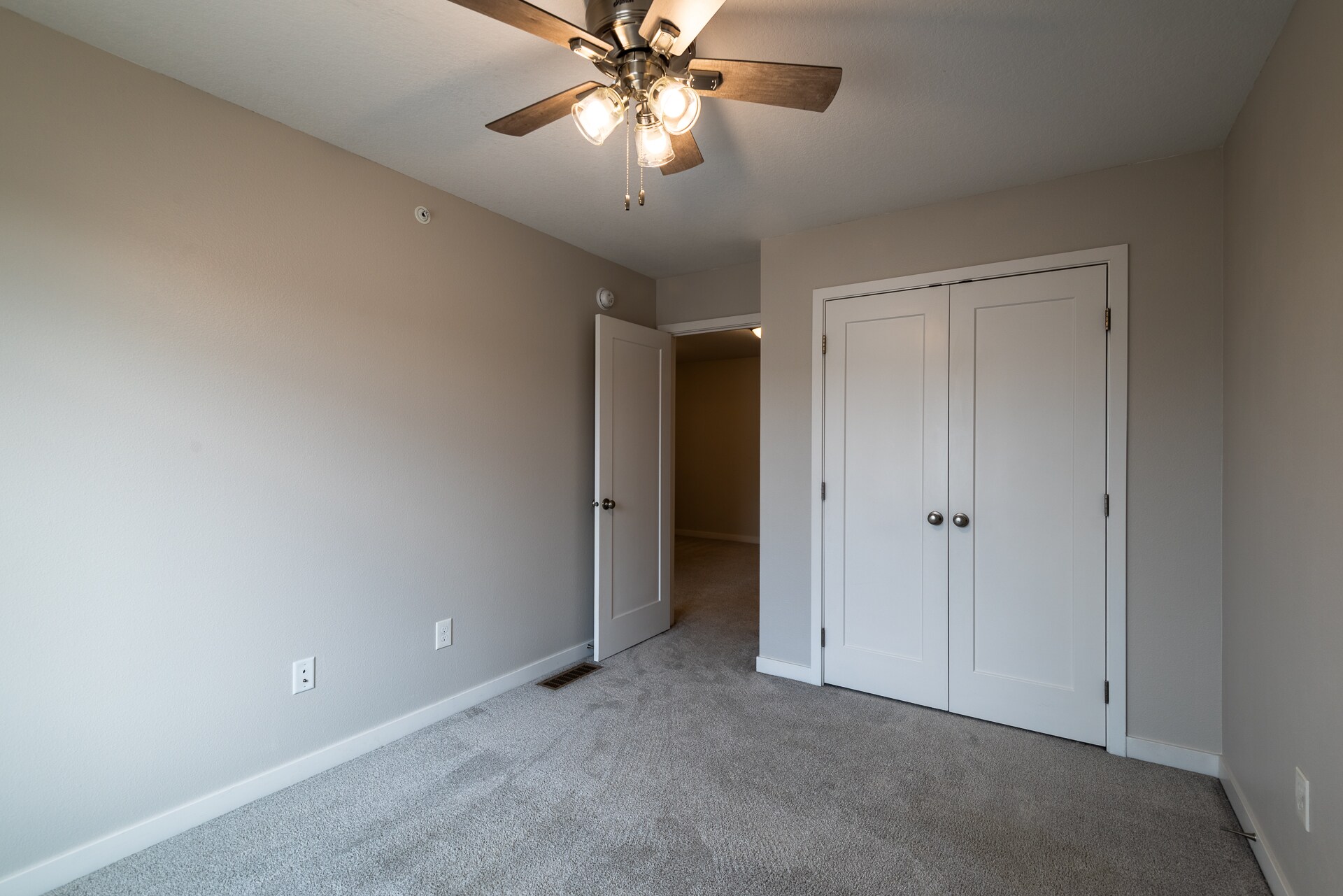 Building Photo - 329 NE Otter Dr