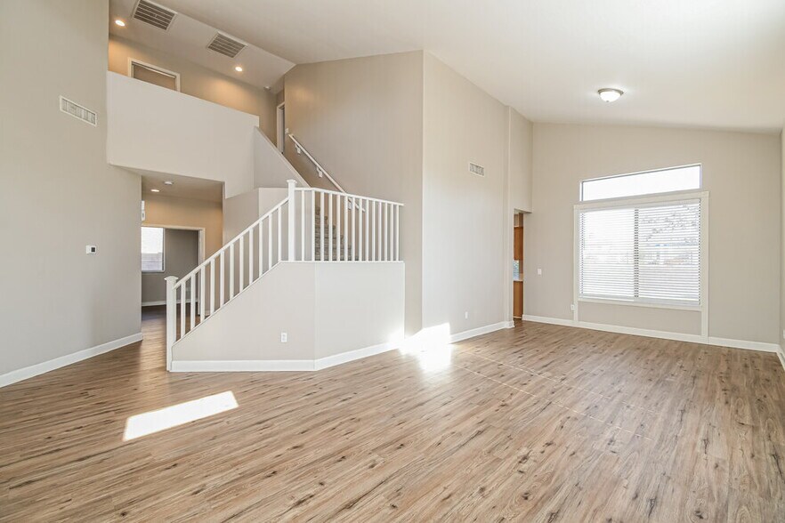 Building Photo - 3719 S Colt Dr