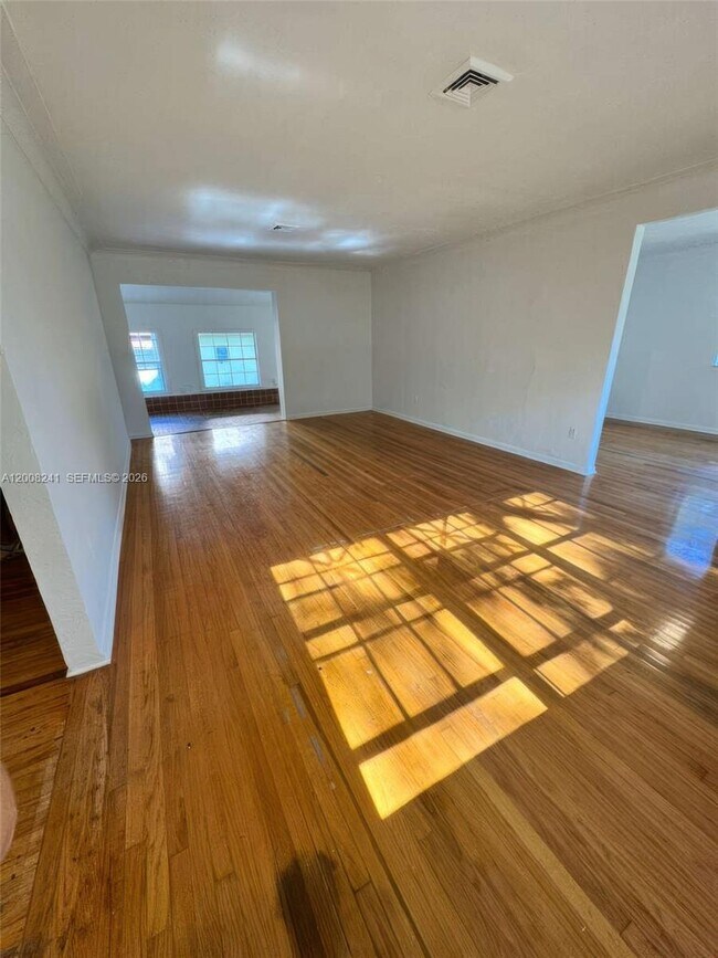 Building Photo - 4582 Royal Palm Ave