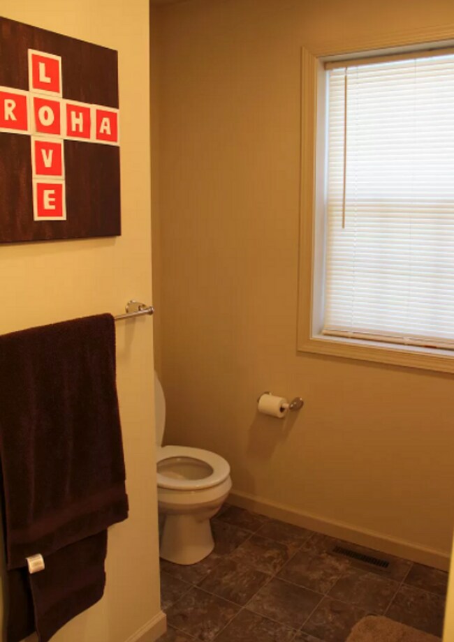 Building Photo - 2 Bedroom Townhome in Elizabethtown!