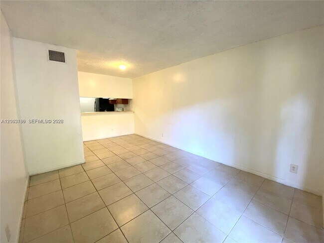 Building Photo - 4033 Lakeside Dr