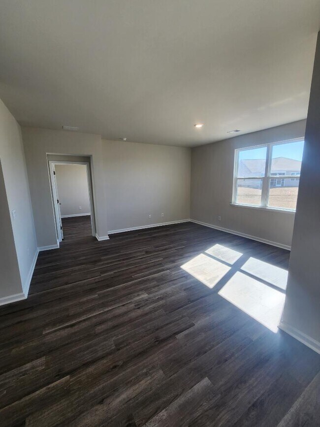 Building Photo - 227 Londonshire Dr