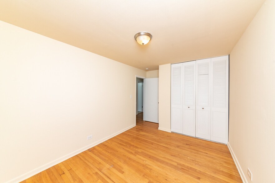 Building Photo - 820 N Milwaukee Ave