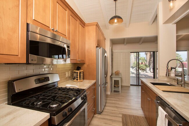 Building Photo - 40080 Via Buena Vista