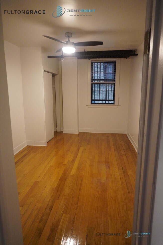 Building Photo - 426 W Briar Pl