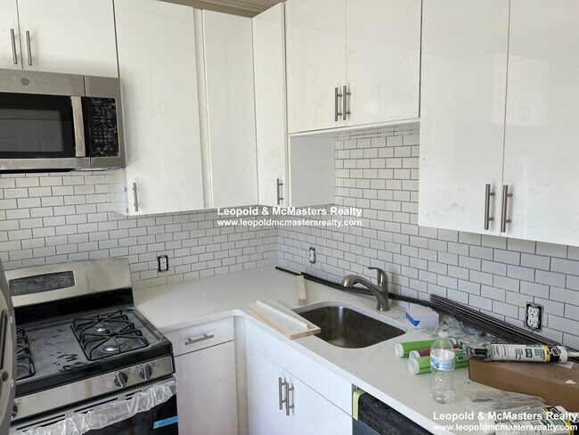 Building Photo - 114 Longwood Ave