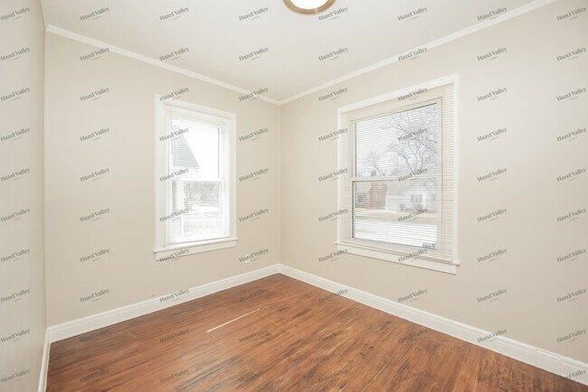 Building Photo - 1569 Longwood Rd