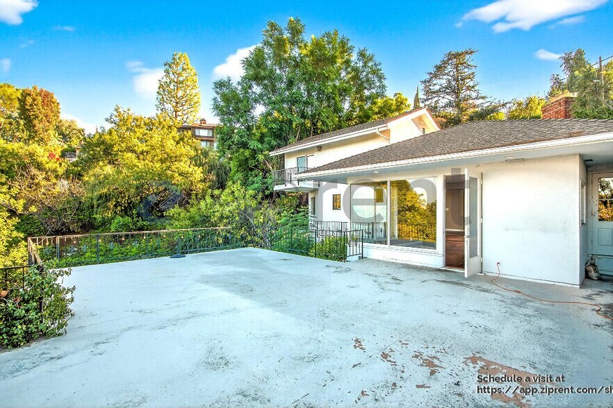 Building Photo - 5187 Llano Dr