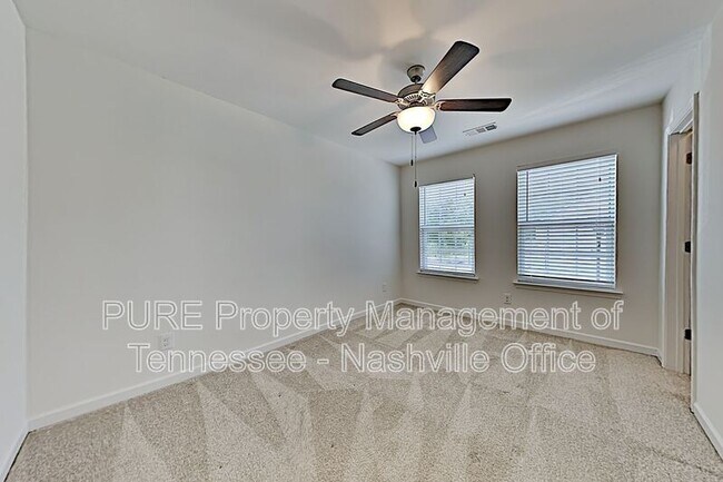 Building Photo - 100 Cobblestone Pl Dr