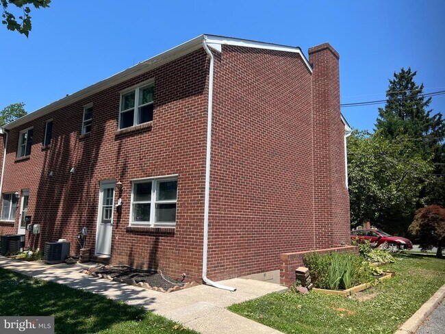 Building Photo - 314 Franklin St