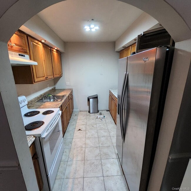 Building Photo - 8 Orchard Lake Dr