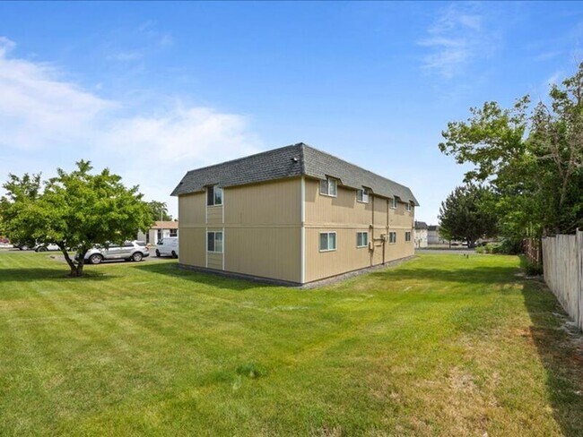 Building Photo - 1501 W 14th Ave