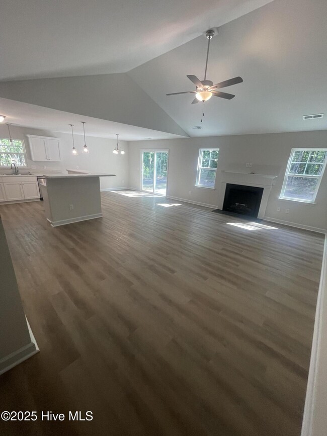 Building Photo - 618 Walnut Dr