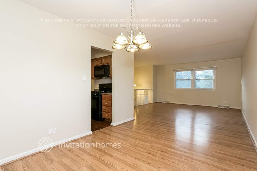 Building Photo - 825 W Manor Ct