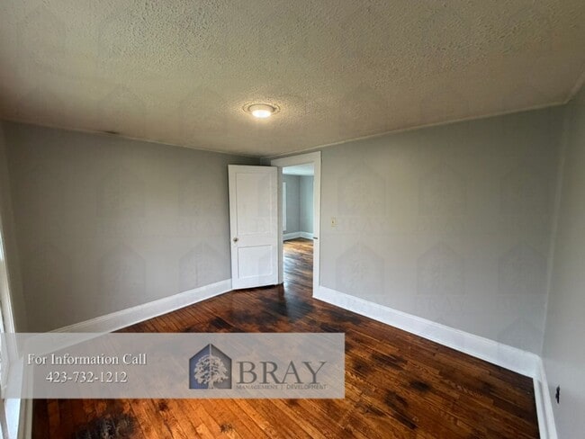 Building Photo - Charming Renovated 1935 Historic Home with Fenced Yard in Central Kingsport