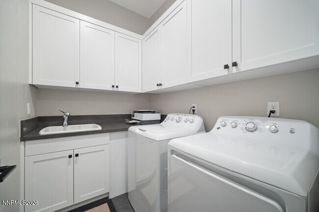 Building Photo - 5501 Western Rider Trl