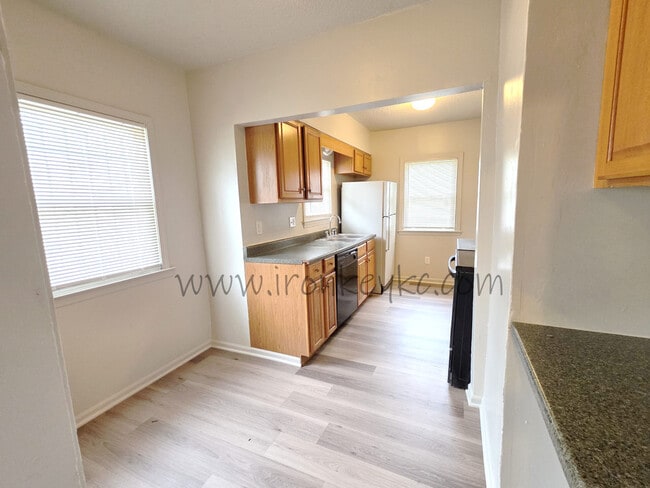 Building Photo - 2100 E 58th St