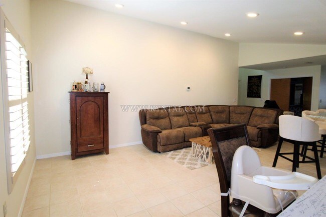 Building Photo - 8233 Cypress Lake Dr