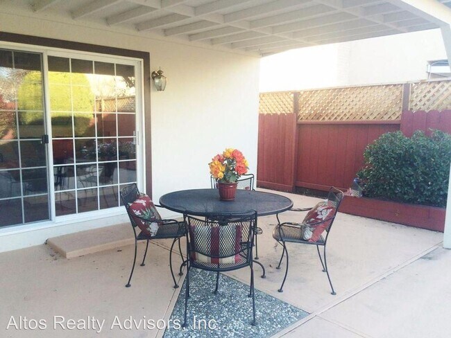 Building Photo - 238 S Park Victoria Dr