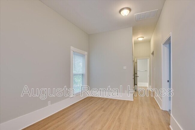 Building Photo - 2349 Wrightsboro Rd