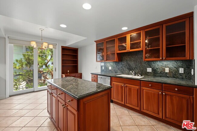Building Photo - 430 N Oakhurst Dr