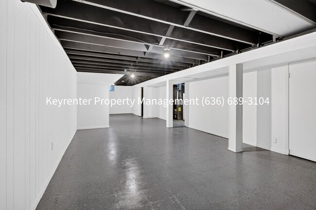Building Photo - 5855 Pershing Ave