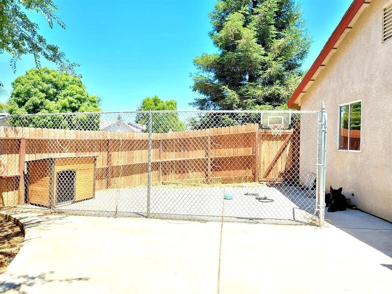 Building Photo - 6269 W San Carlos Ave