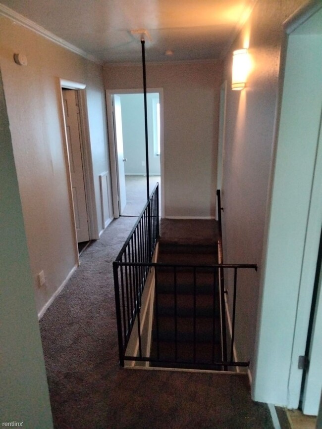 Building Photo - 4 br, 1.5 bath Townhome - 186 Westland St B