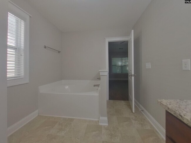 Building Photo - 141 Park Ridge Way
