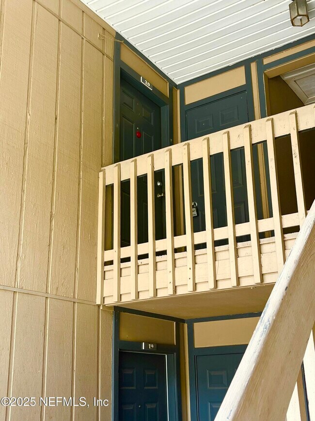 Building Photo - 8880 Old Kings Rd S