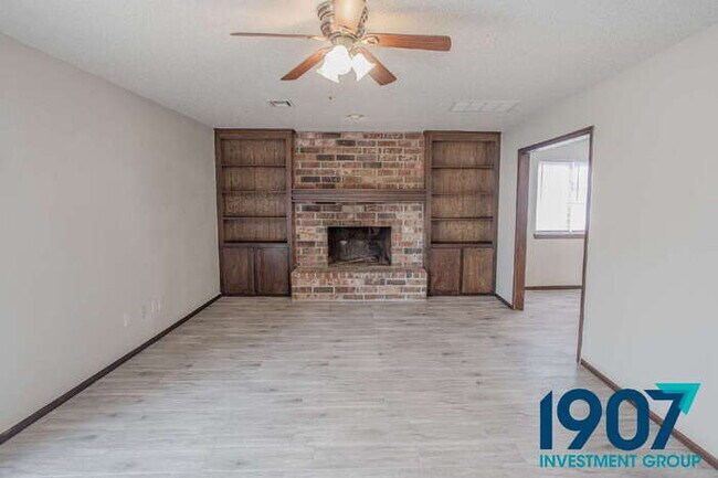 Building Photo - Charming Brick Home with Modern Updates and Large Backyard in Moore!