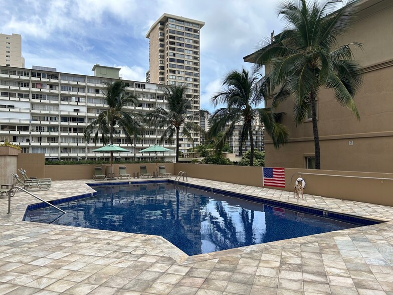 Building Photo - 2121 Ala Wai Blvd