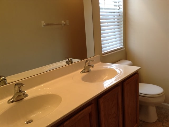 Building Photo - 2401 Oaktree Place