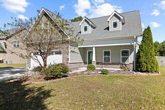 Building Photo - Minutes to the Beach! Conveniently located in Holly Ridge.