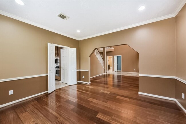 Building Photo - 2427 Shelby Park Dr