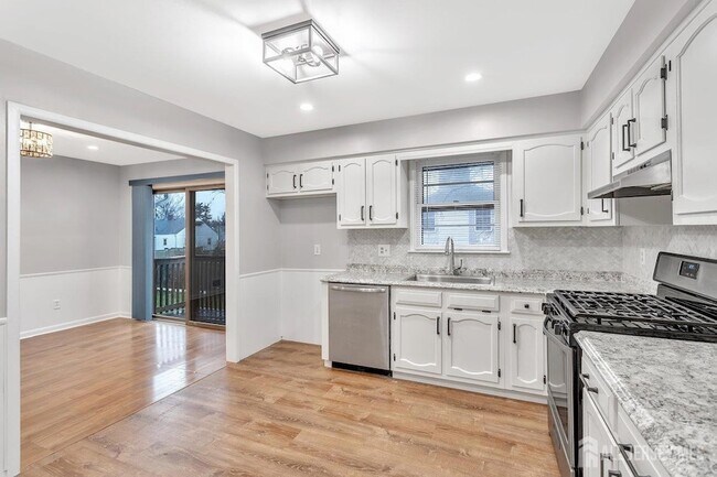 Building Photo - 118 Arlington Ave