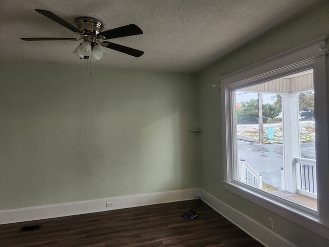 Building Photo - Beautiful 3 Br in Altoona