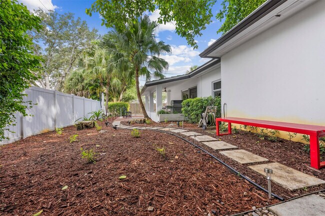 Building Photo - 1221 SW 18th St