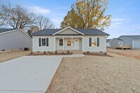 Building Photo - 527 W Cemetery St