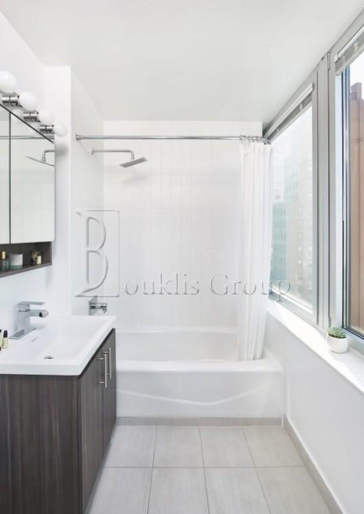 Building Photo - 3 bedroom in NEW YORK NY 10038