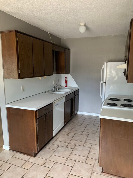 Building Photo - 1312 Mesa Dr